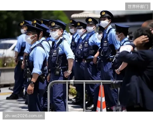 面对朗尼克执教的奥地利,突尼斯的高位防守漏洞被充分暴露。 面对朗尼克执教的奥地利,突尼斯的高位防守漏洞被充分暴露。